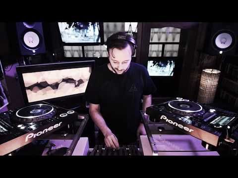 Robert James en el MODULO-102