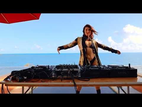 Kiki Solvej techno & rave live @ the Bahamas