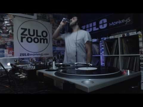 Cape (Zulo Room)