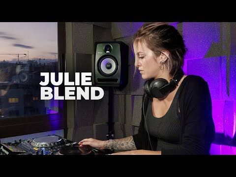 Julie Blend - Live @ Radio Intense Barcelona 27.05.2020 // Melodic Techno Mix