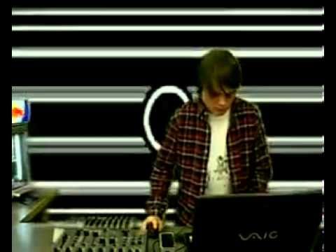 22:30:00 - Louer @ RTS.FM  Moscow - 31.03.2010: Live (Visuals by Studio 25)