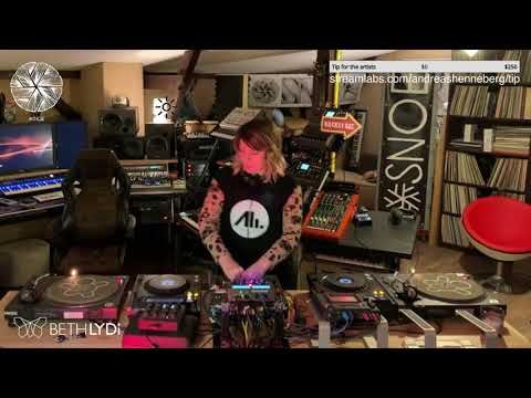 Beth Lydi live from SNOE Headquarter in Berlin
