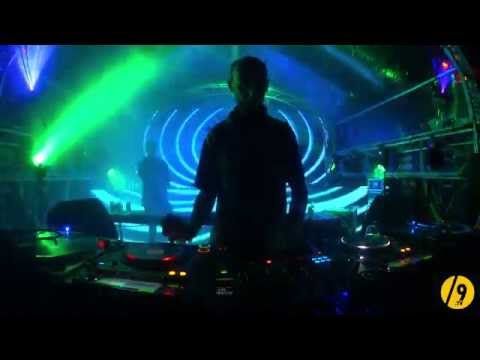 PHILIPPE TRAIKOS ● CIRQUE MAGIQUE /SLASH9.tv