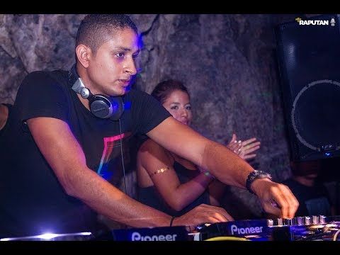Andree G   Opening for Christian Smith @ The Cave by +Rapután