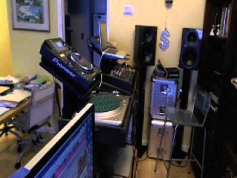 Richard Vasquez - Miami Beach, Florida - www.Radio4by4.com