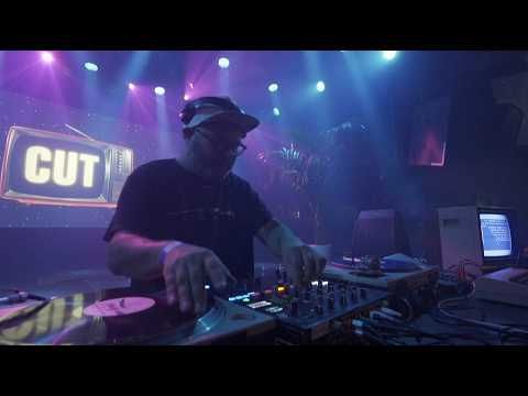 Dj Devereaux 85 in the mix at 1984 Night at the Arcade | Melkweg Amsterdam | Dec.17th 2022
