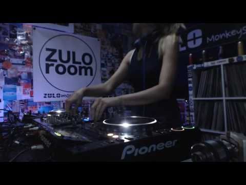 SUE LA VIE (Zulo Room)
