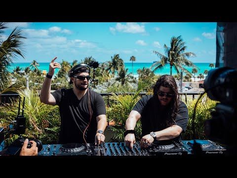 Black V Neck - 1001Tracklists ‘The Future Of Dance’ Miami Showcase | Live Tech House DJ Mix