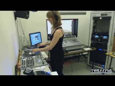 Tine Valentin in TweakFM