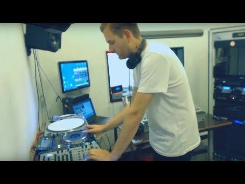 Blue Hour in TweakFM (Blue Hour)