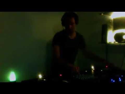 DJ Quiz :::  Thu 20 October 2011