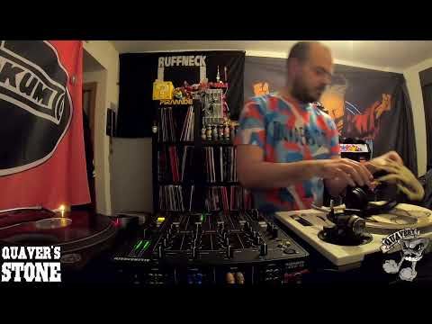 SAPeT DJ  - Early Hardcore - Quaver's Stone