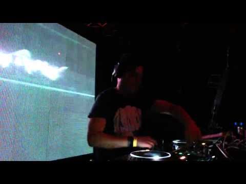 Klaas & Dauer @ Fenix, Renault Garage, Antwerpen (15-11-2013)