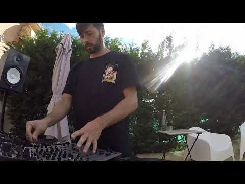Oscar L - Garden Streaming
