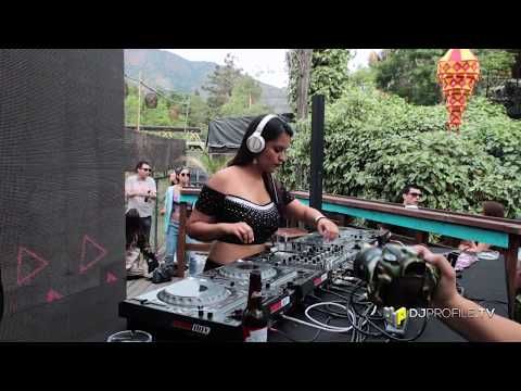 NIKKI (CL) @ SUN DAYS de Mainstage | Teatro Alicia | Santiago, Chile | 5 nov 2017