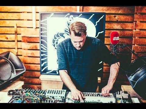 B - live bij Studio Brussel