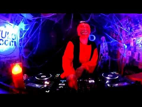 Moya (Zulo Room/Red Point)