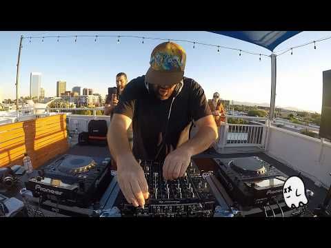 Seshling x Neon Skyline: Sean Watson