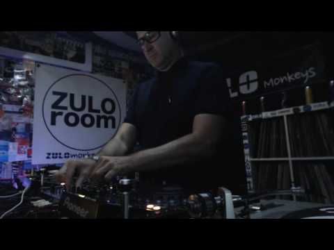 Ismael Rivas (Zulo Room)