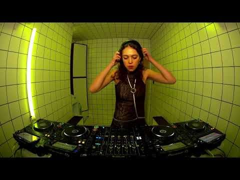 Isabelle Beaucamp | HÖR - December 14 / 2023